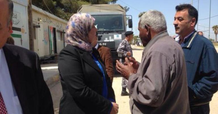 مساعدات فلسطينية للاجئي السايبر