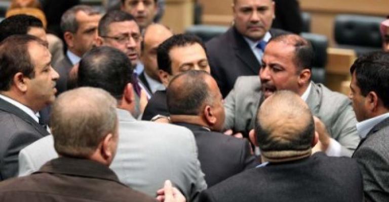 السلوك النيابية تحظر حمل السلاح وإثارة الضجة تحت القبة