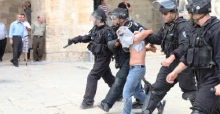 الشرطة الإسرائيلية تبعد 6 مقدسيين عن الأقصى