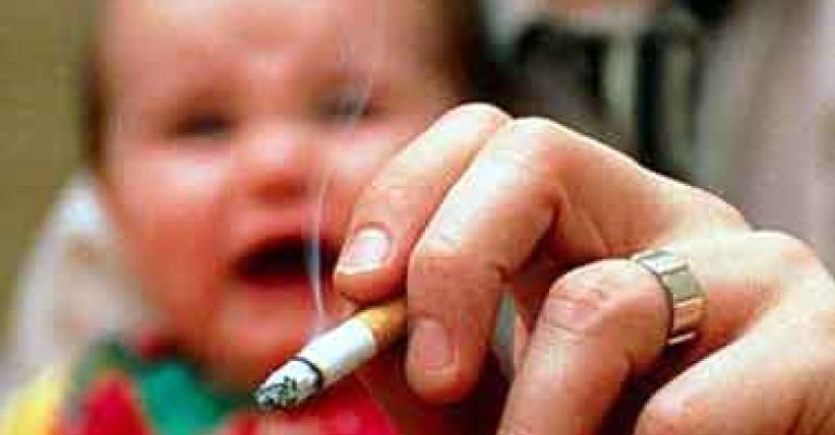 عندما تصبح الطفولة ضحية التدخين السلبي