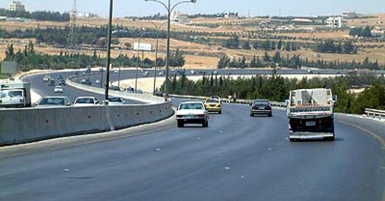 تواصل حملة إزالة البسطات والاكشاك المخالفة في شارع المطار 