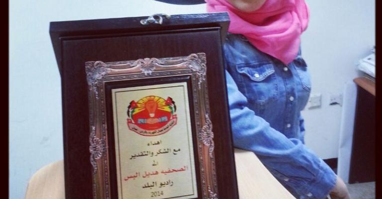 العاملين بالكهرباء" تكرم الزميلة البس" العاملين بالكهرباء" تكرم الزميلة البس"