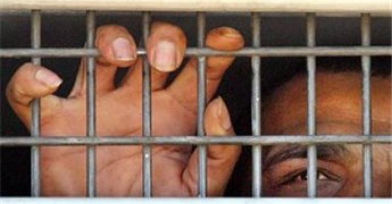 الأسرى الإداريون يرفضون فك الإضراب