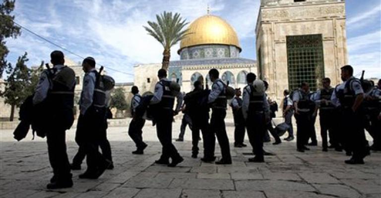 مستوطنون يقتحمون "الاقصى" وإسرائيل تنشر 500 كاميرا 