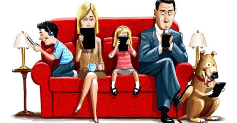 أفراد الاسرة في زمن التكنولوجيا..تراهم جميعا وقلوبهم شتى! أفراد الاسرة في زمن التكنولوجيا..تراهم جميعا وقلوبهم شتى!