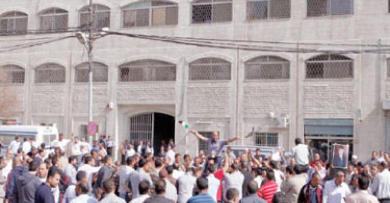 نقابة "الكهرباء الاردنية" ماضية في الاضراب وتلوح بالتصعيد