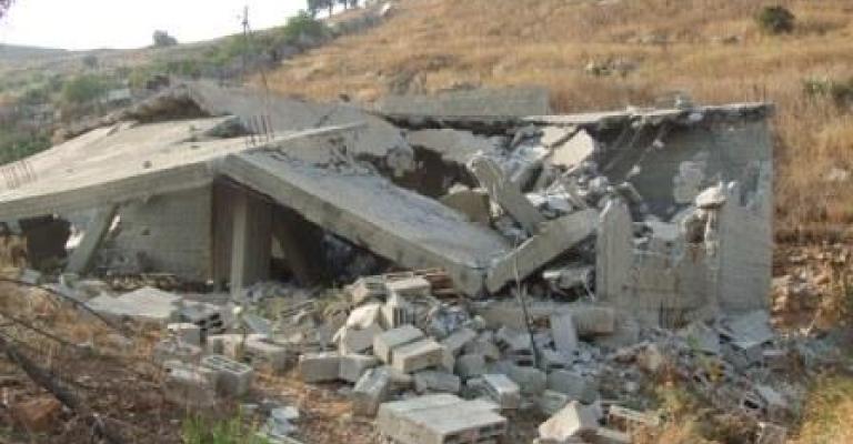 الرصيفة: مواطنون يحتجون على هدم بيوت اقيمت على أرض خزينة 