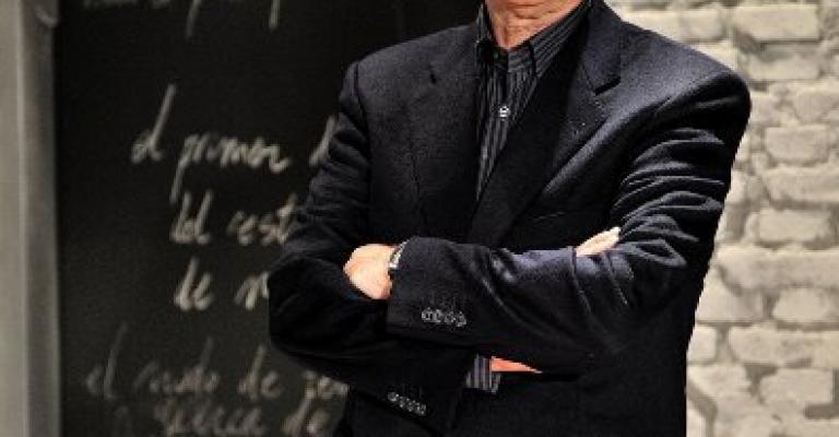 الروائي الإسبانيّ خوان خوسيه ميّاس راوي قصص الأطفال من عمر 9 إلى 80