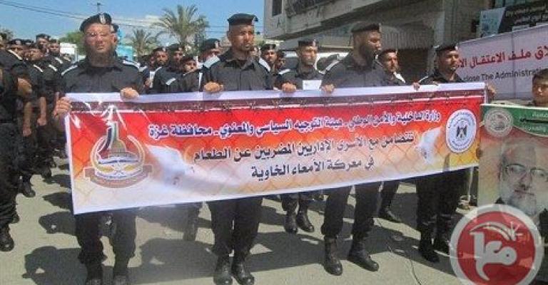 غزة: مسير عسكري تضامنا مع الأسرى