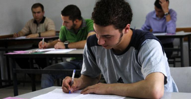 أكثر من 100 ألف طالب توجيهي يتقدمون لمبحث "الإنجليزية" أكثر من 100 ألف طالب توجيهي يتقدمون لمبحث "الإنجليزية"