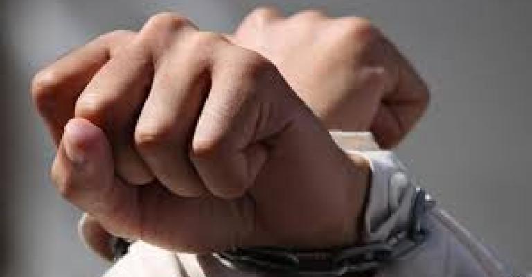 الأسرى الفلسطينيون يعلقون إضرابهم عن الطعام