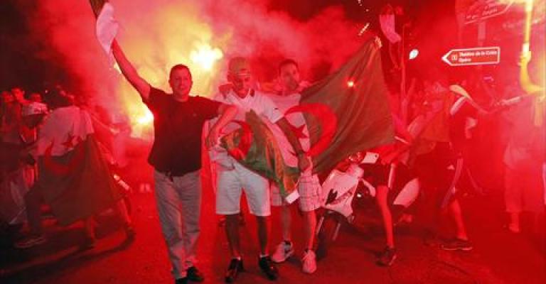 مقتل مشجعين وجرح 31 باحتفالات الجزائر