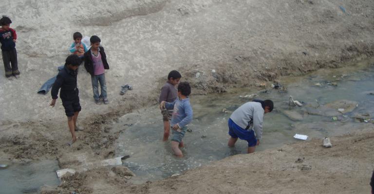 "المهارب المائية" مكاره صحية تؤرق أهالي الطوال.. ووعود بإزالتها "المهارب المائية" مكاره صحية تؤرق أهالي الطوال.. ووعود بإزالتها