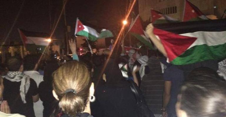 ناشطون يعتصمون بالقرب من السفارة الإسرائيلية بعمّان 