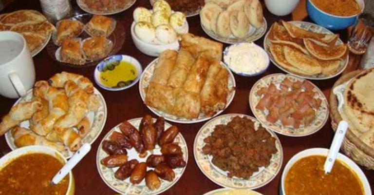 الاسراف في الموائد.. مظهر رمضاني مستحكم بالزرقاء