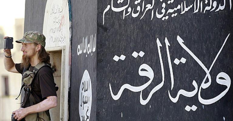 "الدولة الإسلامية" تعلن سيطرتها على قاعدة عسكرية في سورية "الدولة الإسلامية" تعلن سيطرتها على قاعدة عسكرية في سورية