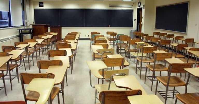 نقابة المعلمين تتهم "التربية" بحرمان الطلبة من آلاف الحصص 