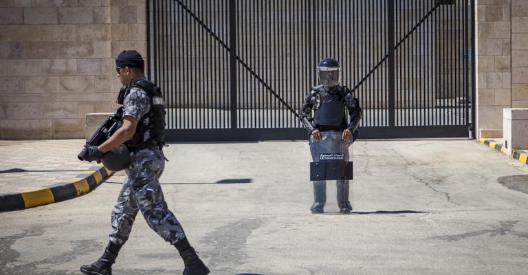 اصابة دركي عن طريق "الخطأ" أمام السفارة الأميركية