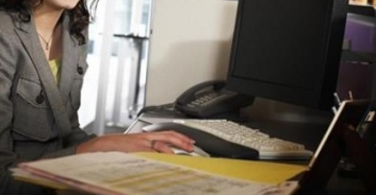 افتقار العاملات بالسكرتاريا للحقوق العمالية في الأغوار