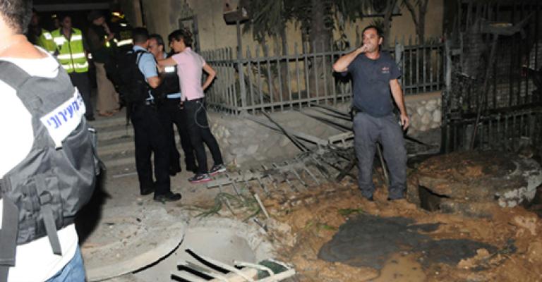 "القسام" تواصل قصف المدن الإسرائيلية وعزام الأحمد يغادر القاهرة 