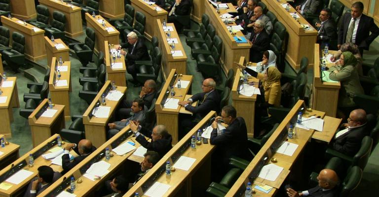 النواب يقر عمر القاضي بثلاثين عاماً‎