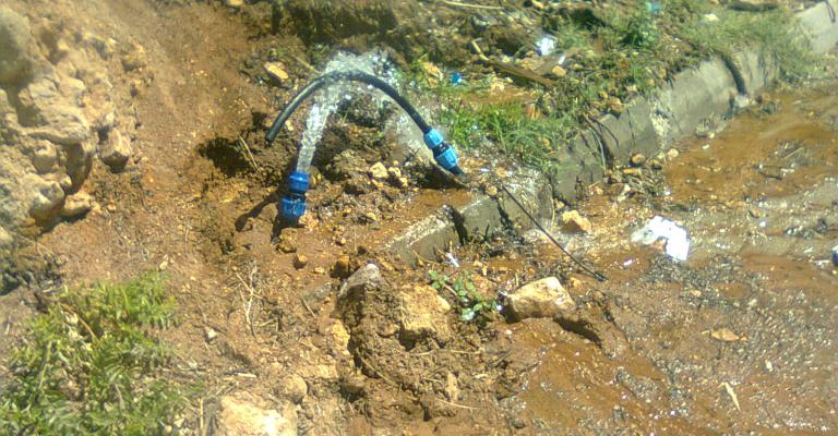 التعدي على خطوط المياه في الكرك يتسبب بإعاقة وصول المياه إلى المواطنين التعدي على خطوط المياه في الكرك يتسبب بإعاقة وصول المياه إلى المواطنين