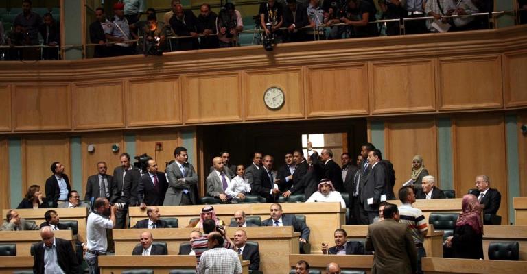 النسور: 2% يدفعون ضريبة دخل... وجلسة النواب تفقد نصابها