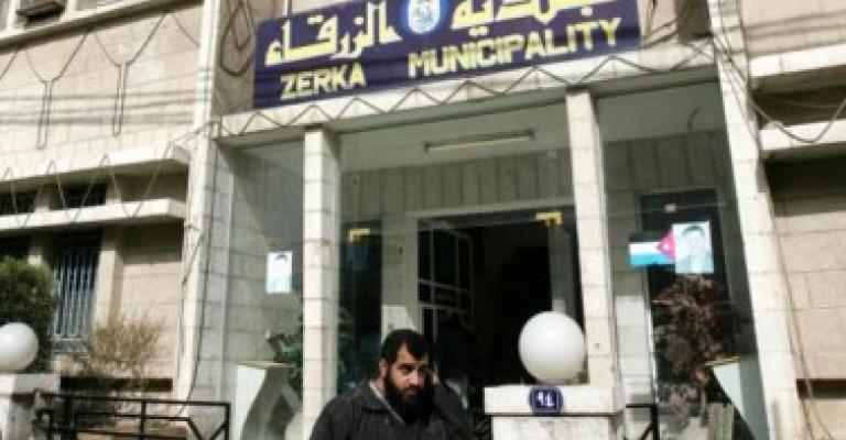 بلدية الزرقاء: اعادة بناء المظلة بين المجمعين خلال اسبوعين