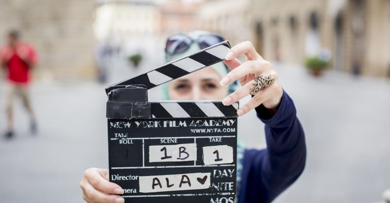 "الاء حمدان" فوتغرافيه شابة تختزل الجمال في صورة