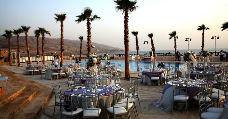 إغلاق مطعم "هوليدي إن" إثر تسمم عائلة العويوي إغلاق مطعم "هوليدي إن" إثر تسمم عائلة العويوي