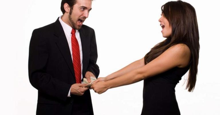 راتب الزوجة حين يتحول إلى نقمة !