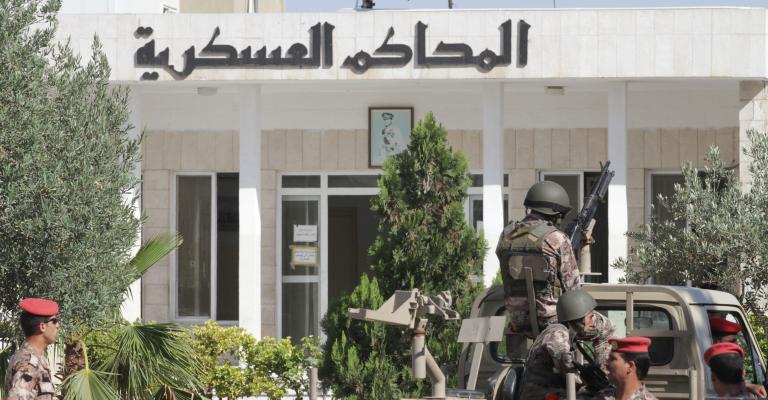 تأجيل محاكمة 3 متهمين حاولوا تهريب 160 قطعة "بمب آكشن"