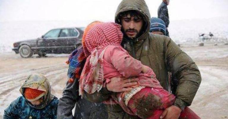 برد الشتاء.. عدوّ يتسلل لبيوت اللاجئين السوريين