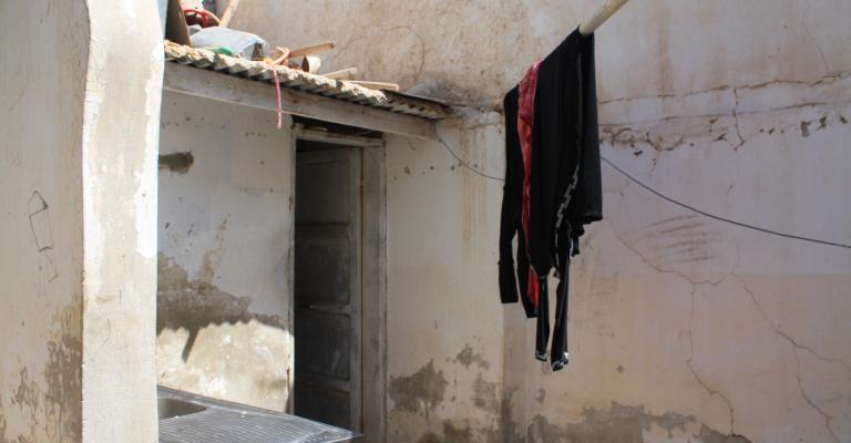 اللاجئ السوري بين مطرقة الإيجار وسندان المخيم