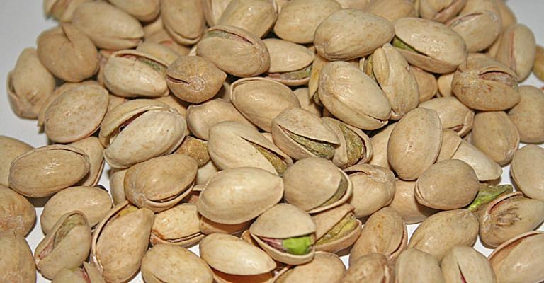 ضبط 14 طناً فستق حلبي فاسدة 