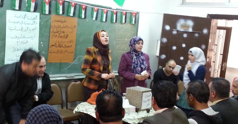 حملة لتوفير ملابس باسعار مخفضة للطالبات الفقيرات بمدرسة شجرة الدر حملة لتوفير ملابس باسعار مخفضة للطالبات الفقيرات بمدرسة شجرة الدر