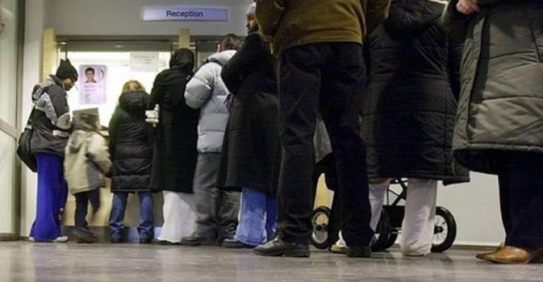 "سوريون بيننا" يرصد "انتظار" اللاجئين على طابور المستقبل