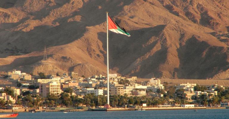 استمرار الخلاف بين سلطة العقبة والعمال حول مبلغ الــ 75 دينار