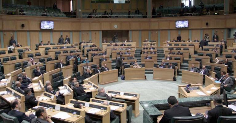 "النواب" يؤجل إقرار قانون الضريبة..وهجوم على مداهمات أمنية