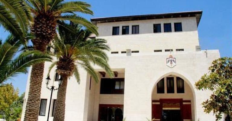 القرنة: الحكومة ستقترض 6 مليار دينار لتسديد ديونها