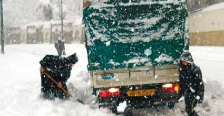 شباب حزبيون يشكلون فرق طوارئ في عمان