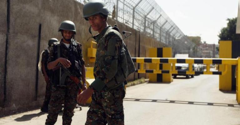 اشتباكات بين الحوثيين وقوات الأمن بالقرب من المقر الرئاسي اشتباكات بين الحوثيين وقوات الأمن بالقرب من المقر الرئاسي