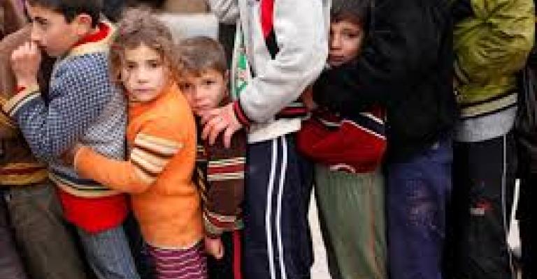 كرنفال "شارك بدفئهم" يزرع البسمة على وجوه الأطفال اللاجئين كرنفال "شارك بدفئهم" يزرع البسمة على وجوه الأطفال اللاجئين