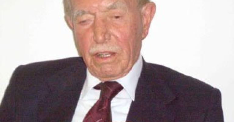 رابطة الكتاب تعلن أسماء المكرمين بجائزة "أبو غربية" لثقافة المقاومة رابطة الكتاب تعلن أسماء المكرمين بجائزة "أبو غربية" لثقافة المقاومة