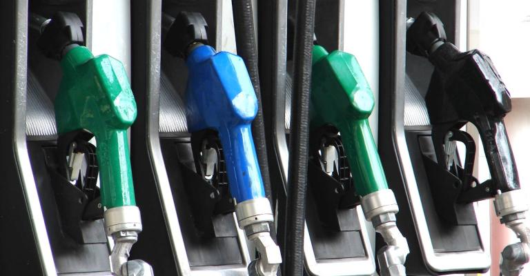 الفايز يرجح انخفاض أسعار المحروقات 10-12 % الشهر المقبل