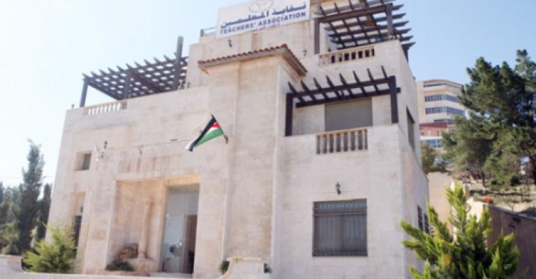 "المعلمين" تطرح عريضة ترفض قرار وقف الاقتطاع الشهري