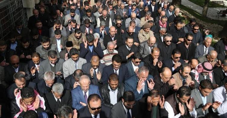 اعتصام وصلاة غائب أمام النقابات المهنية اعتصام وصلاة غائب أمام النقابات المهنية