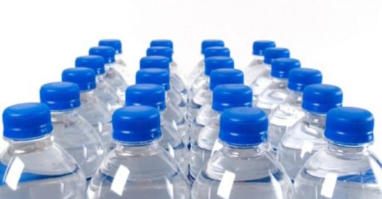 حملة لـ"الغذاء والدواء" للتوعية بمخاطر الاستخدامات الخاطئة للعبوات البلاستيكية