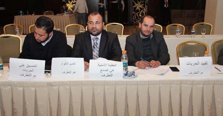 يافطات لجبهة العمل الإسلامي تناهض التضييق على الحريات