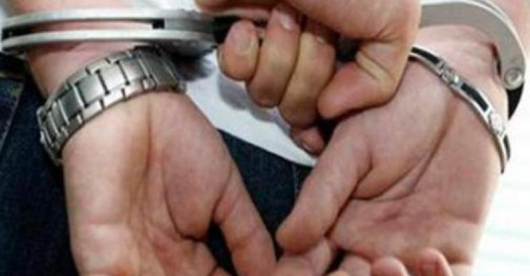 القاء القبض على مطلوب بقضايا سرقات